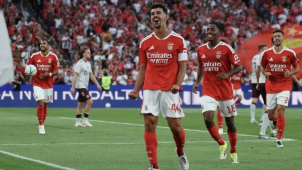Benfica atropela Casa Pia por 7 a 0 e chega a 51 jogos invicto