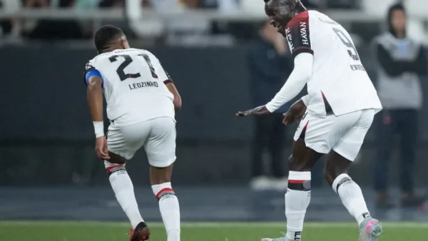Athletico-PR vence Botafogo e Viveros assume artilharia