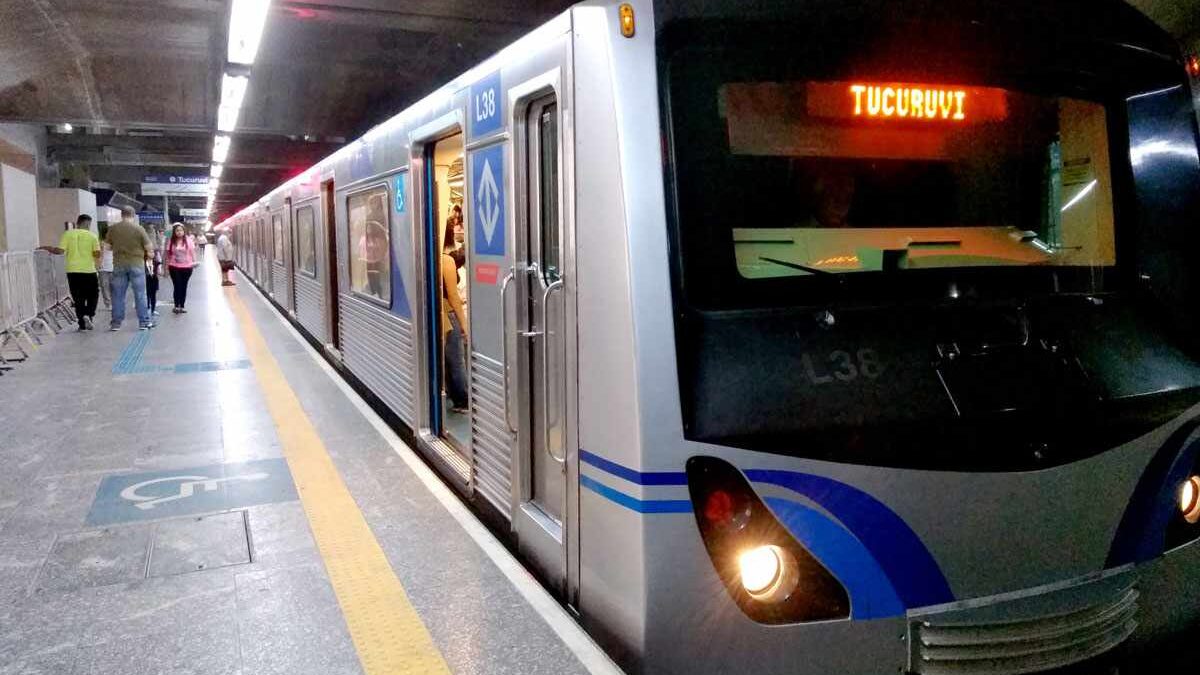 Falha no Metrô SP trava linhas Azul e Vermelha por 40 minutos