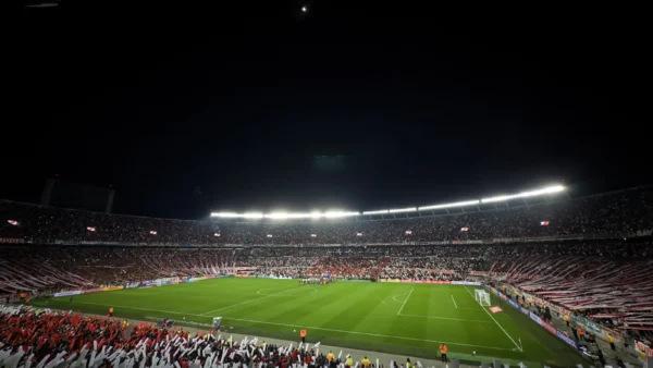 River é eliminado pelo Santa Fe e torcedor morre no Monumental