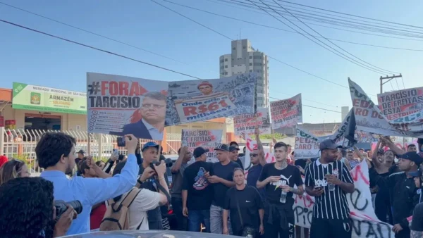 Flávio projeta transição e turbina Tarcísio em SP polarizado