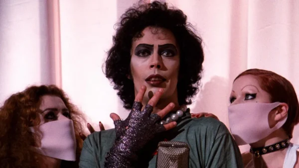 Tim Curry, ícone de Rocky Horror Picture Show, morre aos 80 anos