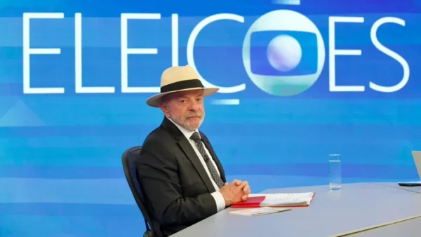 Lula enfrenta sabatina na Globo e tenta virar jogo da campanha