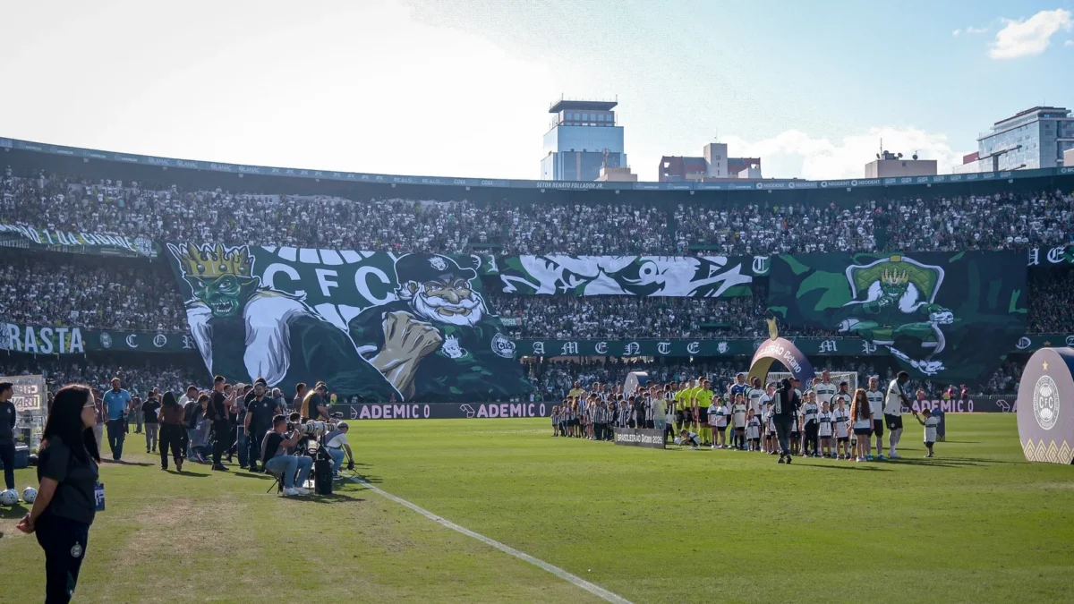 Coritiba reage com 10 e arranca 3 a 3 épico no Atletiba