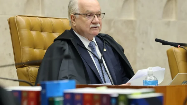 Dino pede vista e suspende votação do STF sobre Banco Master