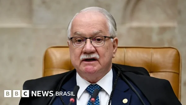 Ministros aposentados pressionam Fachin por apuração no STF hoje