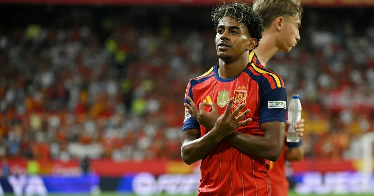 Espanha goleia Croácia por 4 a 1 e dispara no grupo