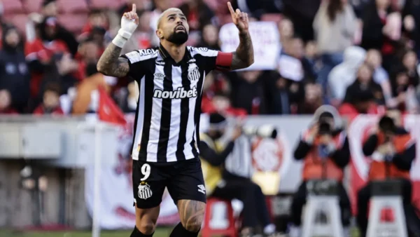 Santos vence Inter no Beira-Rio e sobe no Z-4 do Brasileirão