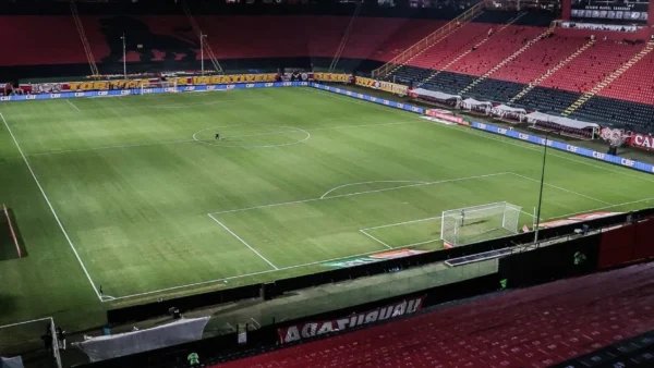 Vitória vence o Grêmio no Barradão e respira no Brasileiro