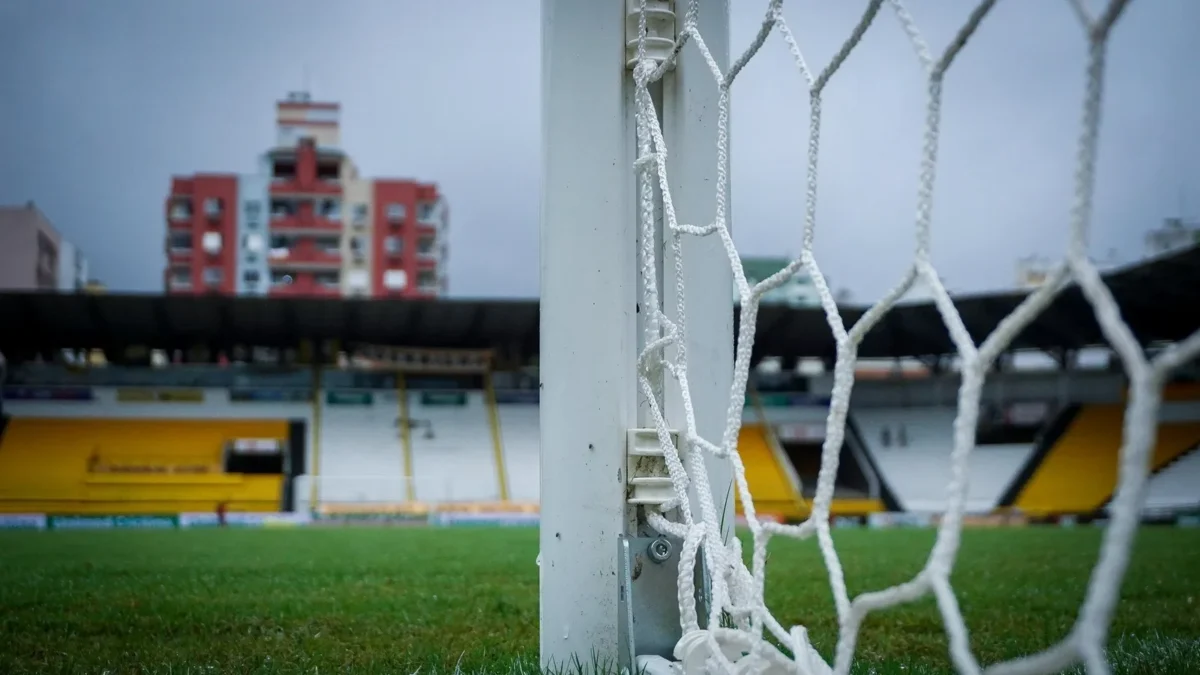 Operário x Criciúma adiado por chuvas; jogo é em 24h às 19h30