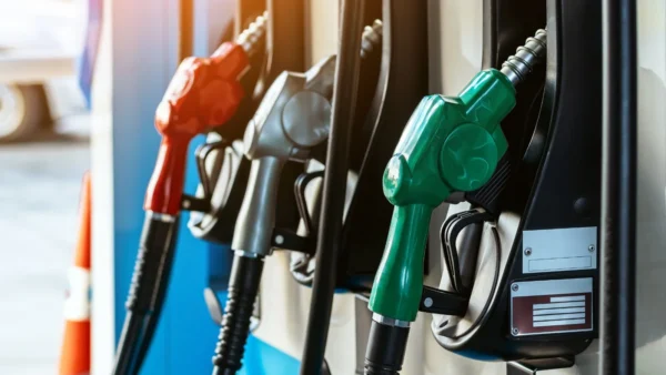 Governo segura diesel com subsídio e multa bilionária