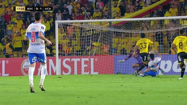 Universidad Católica vence Barcelona SC por 2 a 1 na Liberta