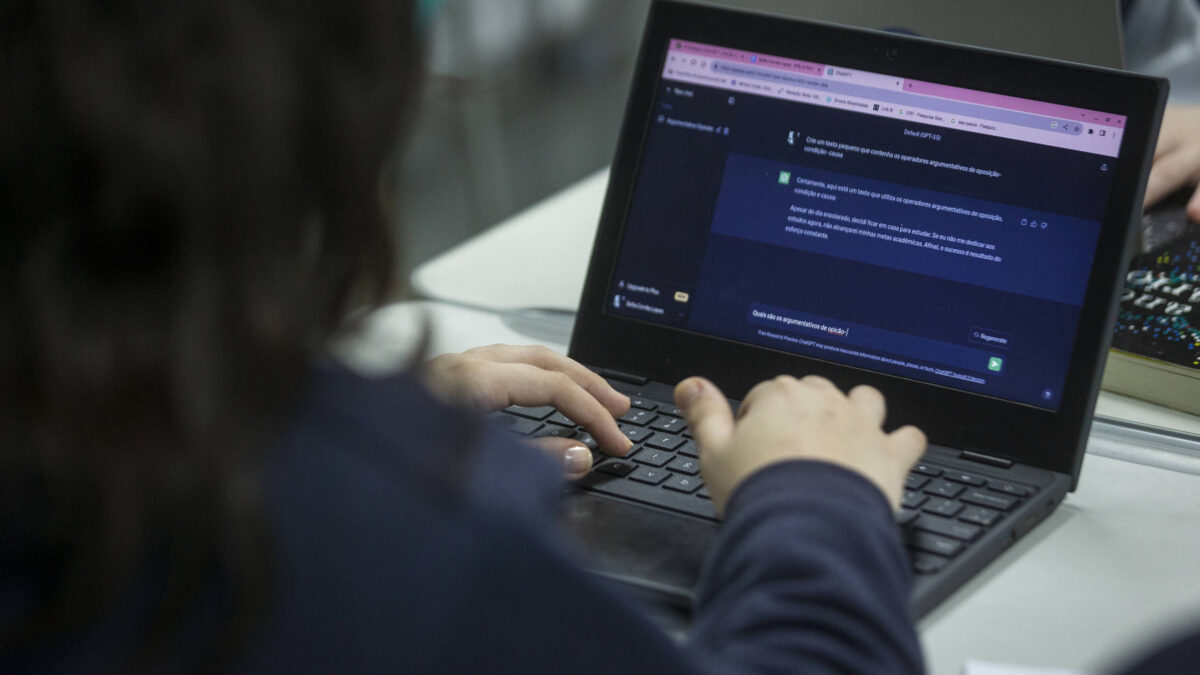 Escolas dos EUA cortam lições e mudam provas para frear IA