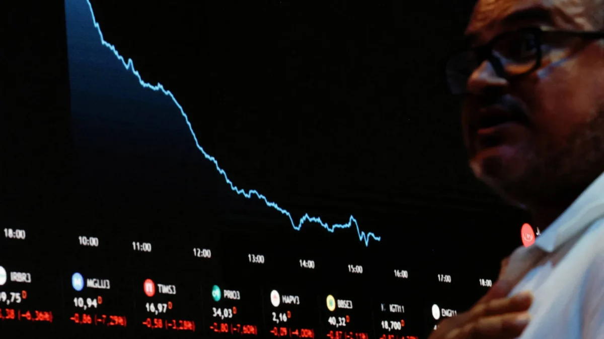 Valor do dólar hoje cai 4,1% e Ibovespa bate recorde histórico