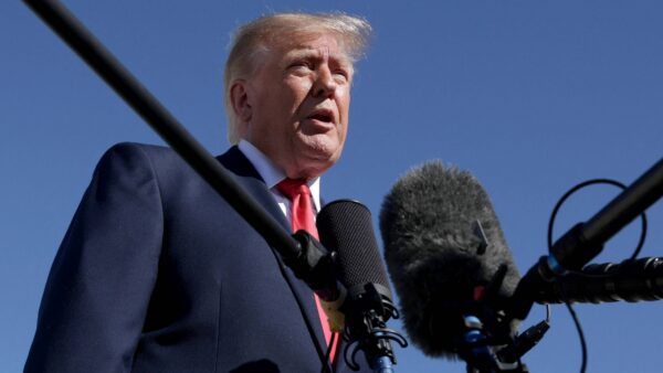 Trump elogia Lula, mas acusa fraude na eleição brasileira de 2026