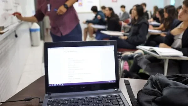 Professora usa IA para criar vídeos dos sonhos dos alunos