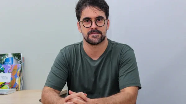Por que Debord explica o poder das redes sociais e da IA hoje