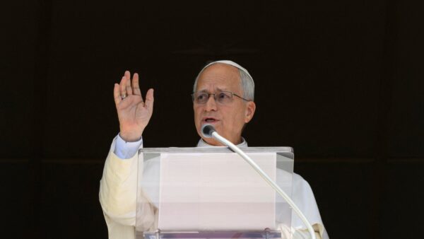 Papa Leão 14 enfrenta cirurgia após diagnóstico de câncer