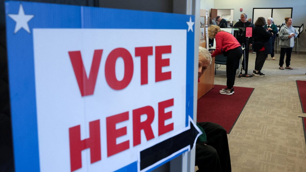 Midterms nos EUA testam força de Trump e podem mudar Congresso