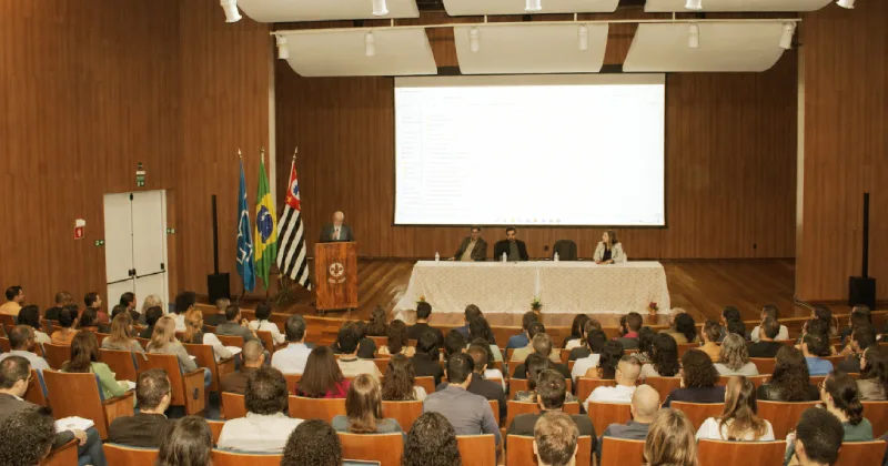 USP abre inscrições para simpósio sobre IA e ensino em novembro