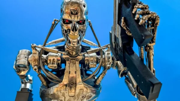 Agente de IA em modo Skynet ataca 100 mil servidores expostos