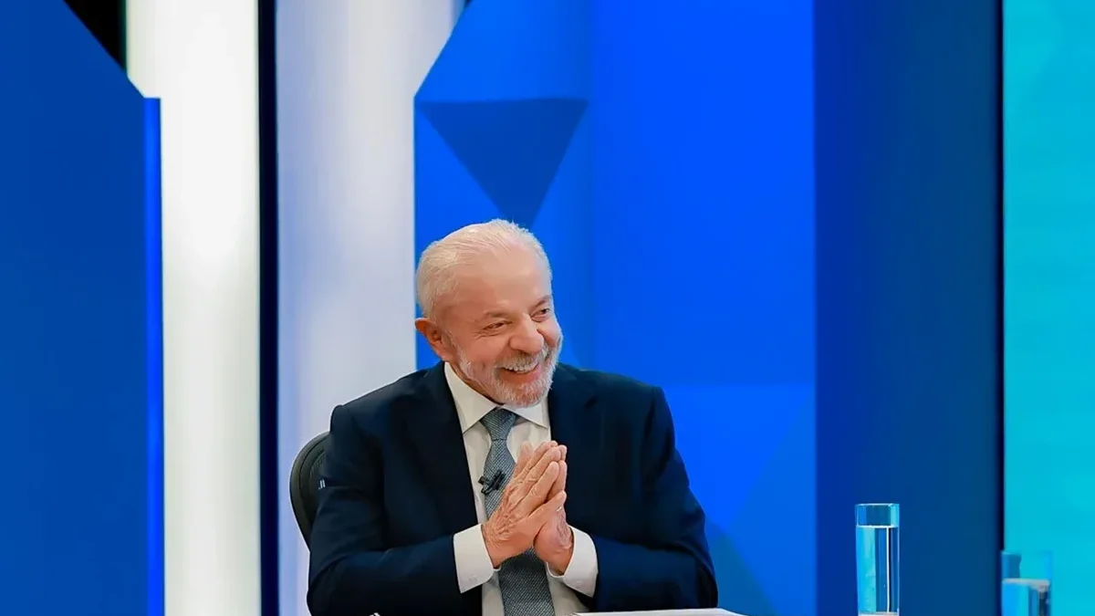 Lula cancela entrevista hoje para poupar voz antes do debate