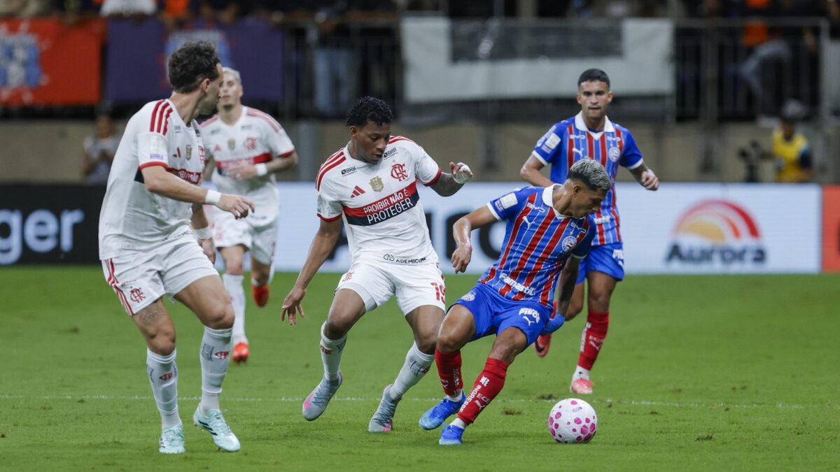 Flamengo goleia Bahia, retoma liderança e chega a 10 jogos invicto