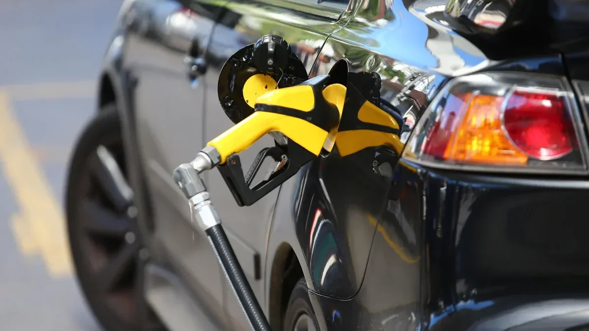 Dólar a R$5,60 eleva diesel e pressiona preço da gasolina hoje