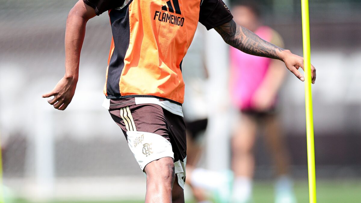Gonzalo Plata volta a treinar e vira opção no Flamengo