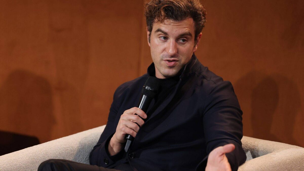 Brian Chesky alerta gestores que ignoram IA podem sumir em 2026