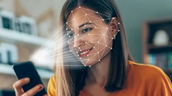 Anatel torna biometria facial obrigatória no celular até 2028