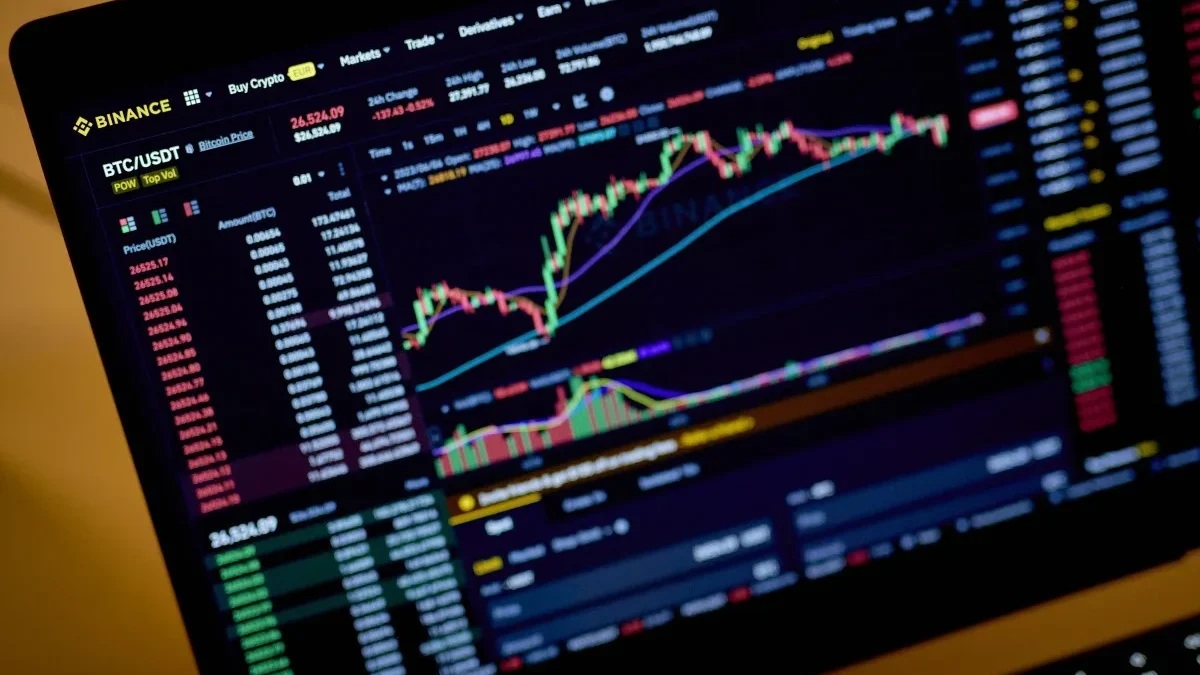 Hackers roubam até US$ 5,7 bi da Binance e bloqueiam saques