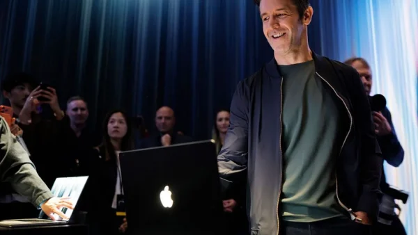 Novo CEO da Apple revela plano para IA e desafia rivais em 2026
