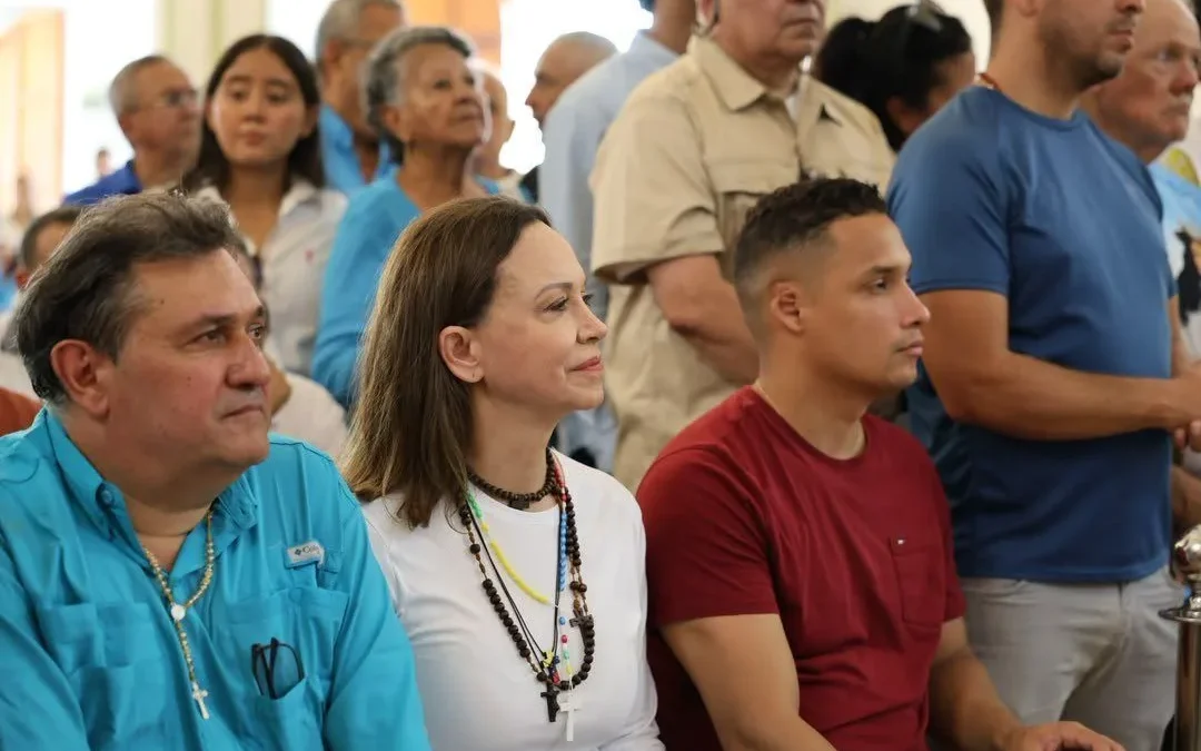 María Corina Machado retorna à Venezuela após 10 meses no exílio
