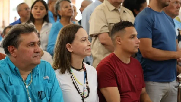 María Corina Machado retorna à Venezuela após 10 meses no exílio