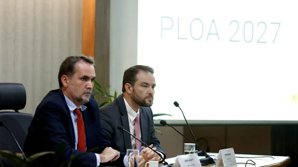 Lula convoca equipe após dólar subir 8% e Bolsa cair 16%