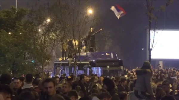 Estudantes tomam o poder na Sérvia e derrubam Vucic hoje