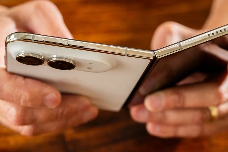 iPhone Duo preço: dobrável da Apple esgota em minutos no Brasil