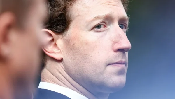 Zuckerberg fica 8 anos na Califórnia para driblar imposto AR
