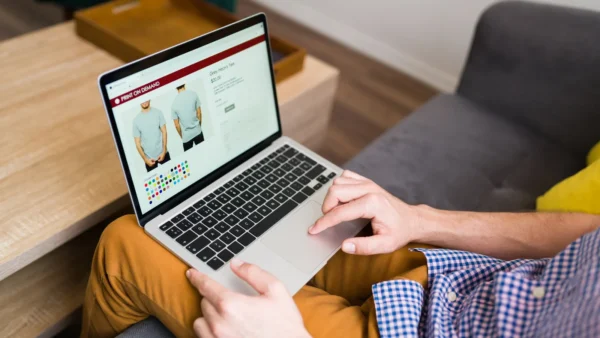 IA impulsiona 46,8 mi acessos mensais em lojas online no Brasil