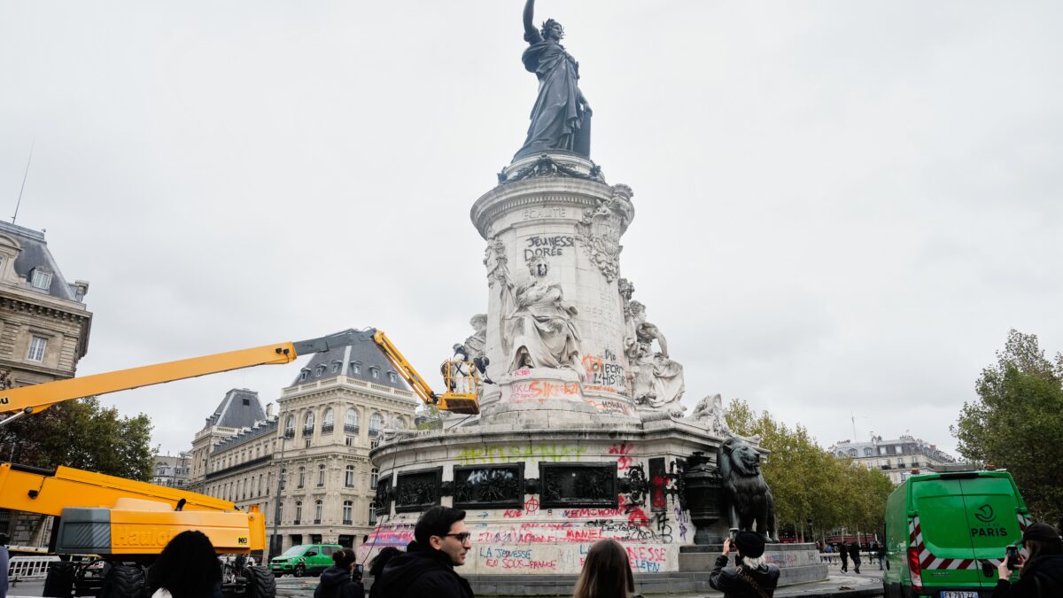 Justiça libera ato em Paris e Macron reforça toques de recolher