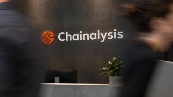 Ataque com IA expõe dados de clientes da Chainalysis em 2026