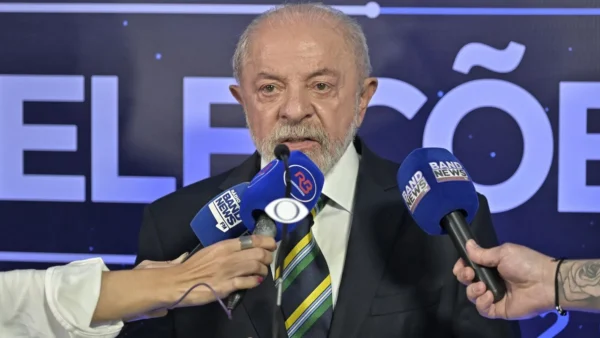 Lula desafia Flávio e pede quebra mútua de sigilos até domingo