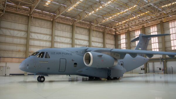 Embraer entrega KC-390 ao Uzbequistão e fecha acordo com Índia