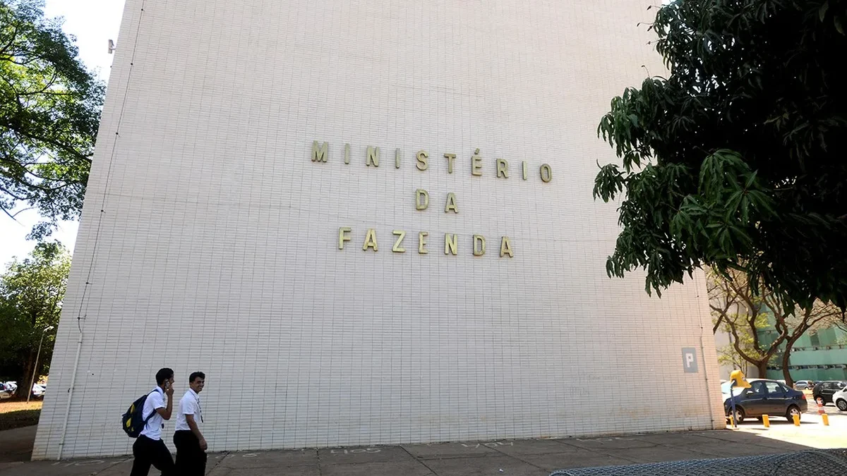 Governo prepara novo pacote fiscal com cortes em gastos blindados