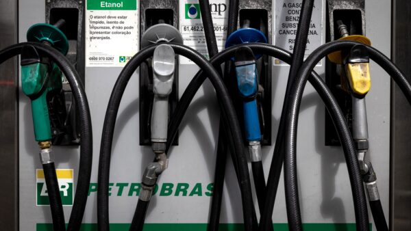 ICMS quem paga: aumento em 2027 eleva preço do combustível e gás