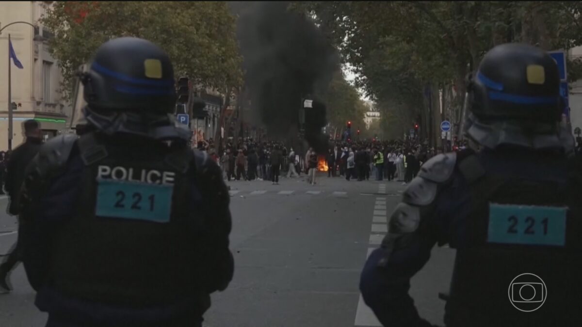 França mantém toque de recolher e aciona tropa antiterror