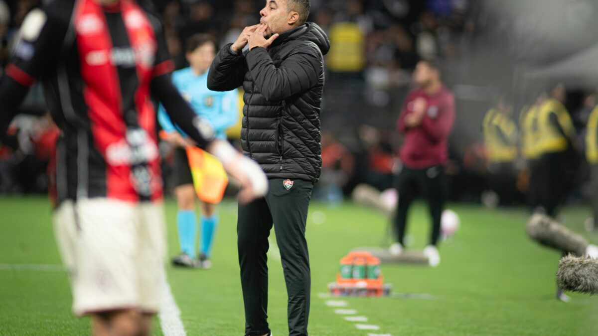 Jair Ventura valoriza empate do Vitória com o Corinthians