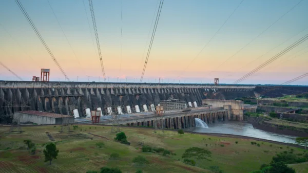 EUA lançam centro de IA no Paraguai com energia de Itaipu em 2027