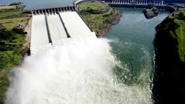 Brasil avalia acordo EUA-Paraguai sobre energia de Itaipu para IA